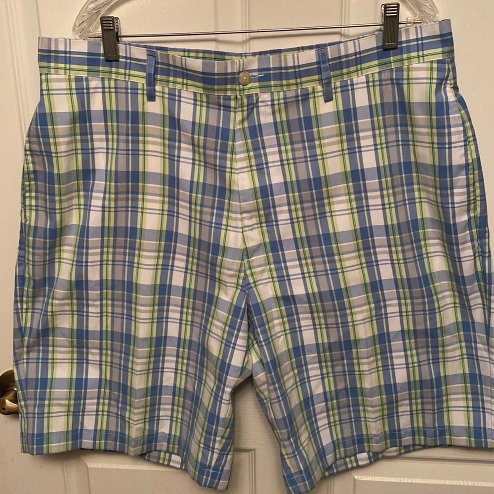 Mens Pro Tour golf shorts size 38. EUC